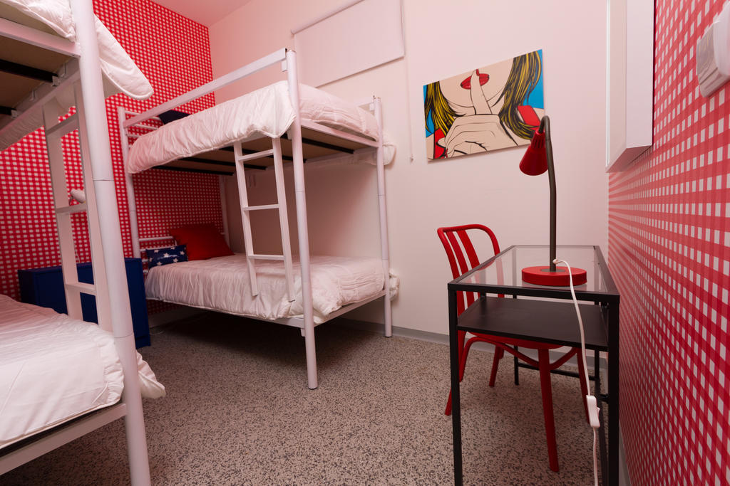 Hotel Turismo Do Seculo à Estoril Chambre photo A typical room at the hostel