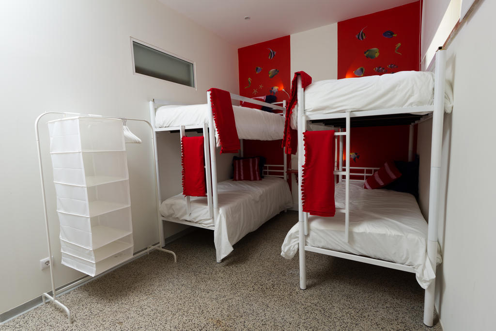 Hotel Turismo Do Seculo à Estoril Chambre photo Hostel room in Madrid, Spain