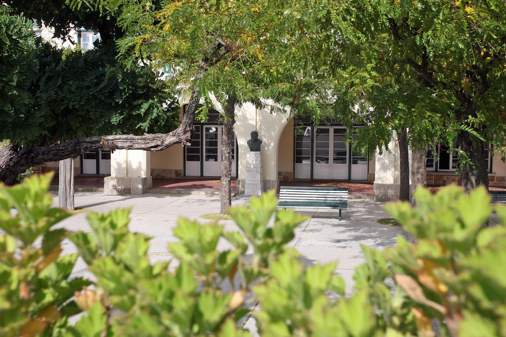Hotel Turismo Do Seculo à Estoril Extérieur photo The school's main entrance